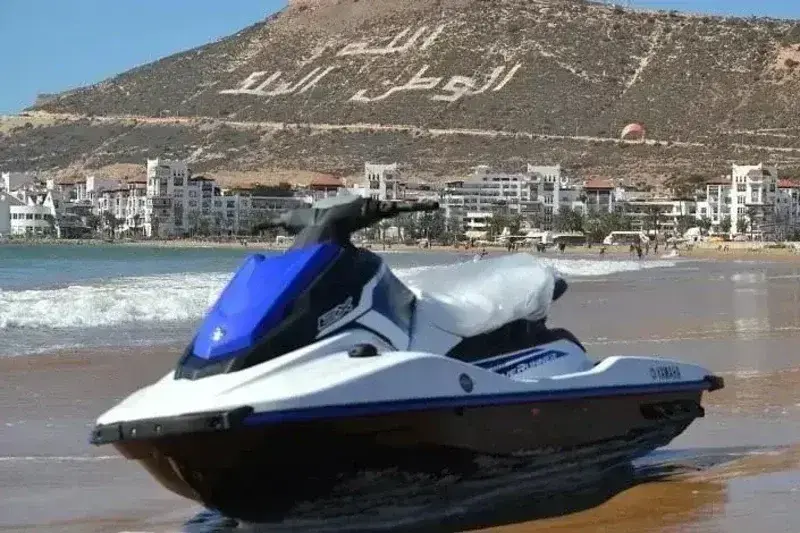 أكادير: العثور على بقايا جيت سكي يجدد البحث عن سائح بريطاني مفقود